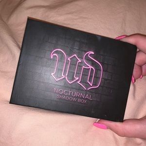 URBAN DECAY EYE SHADOW PALETTE